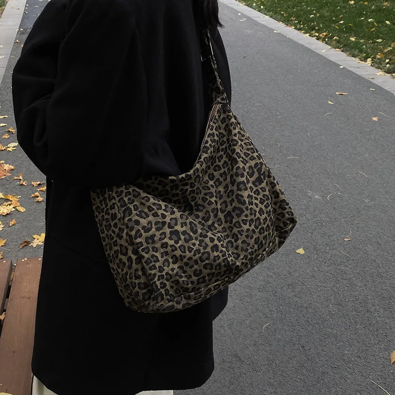 Spring New Leopard Print Single Shoulder Bag for Women, Large Capacity Trendy Tote Bag for Commuting and Crossbody Wear - Image 2
