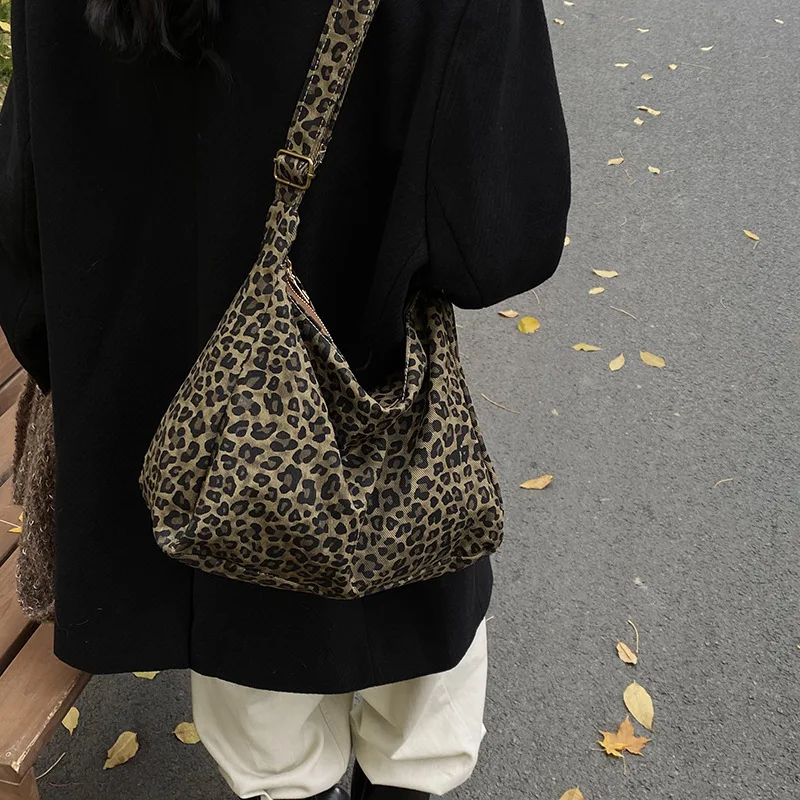 Spring New Leopard Print Single Shoulder Bag for Women, Large Capacity Trendy Tote Bag for Commuting and Crossbody Wear - Image 4